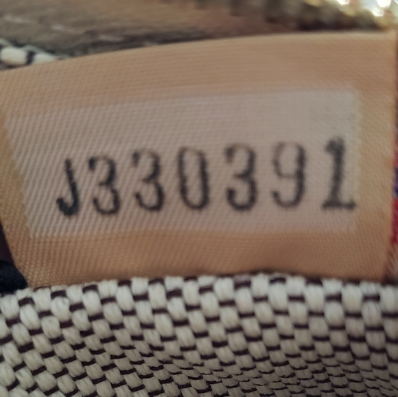 *SOLD* NWOT Dooney & Bourke barrel bag - Picture 7 of 7